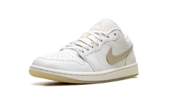 Jordan 1 Low SE WMNS "Metallic Team Gold" HV5157 100