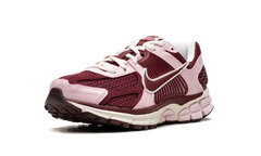 ZOOM VOMERO 5 WMNS"Pink Foam" FN7196 663